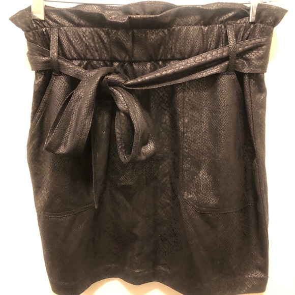 RACHEL ROY - Snakeskin look and feel in Deep Black - Picture 8 of 11